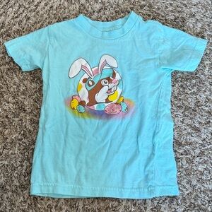 Buc-ee's Aqua T-Shirt with Bunny Graphic